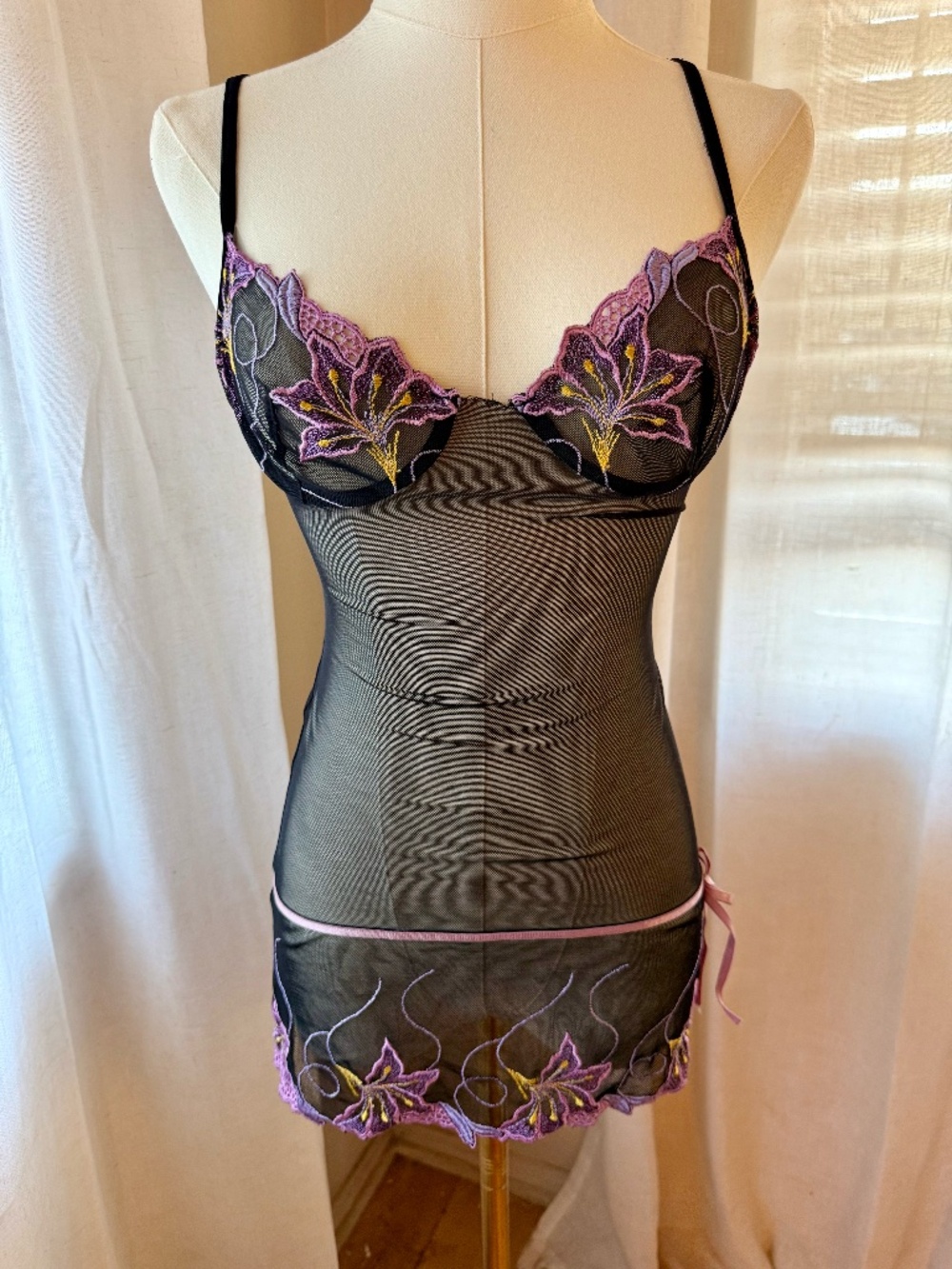 Vintage Y2K Fredericks of Hollywood chemise dress slip